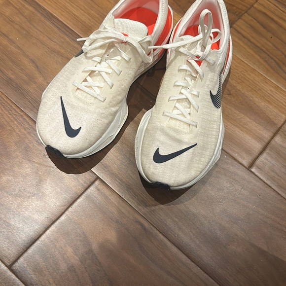 Nike Men's Cream and Black Athletic Shoes - Picture 4 of 5
